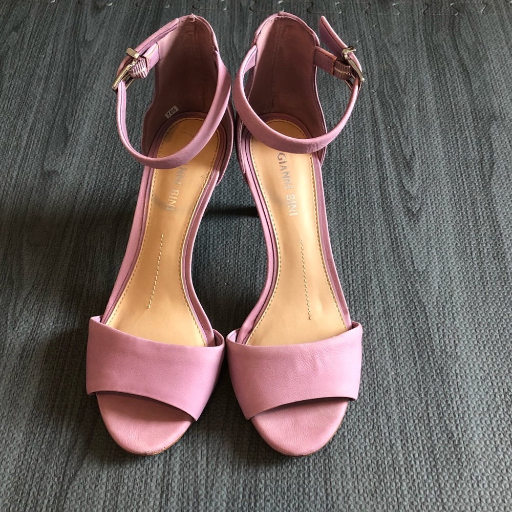Lilac Gianni Bini heels